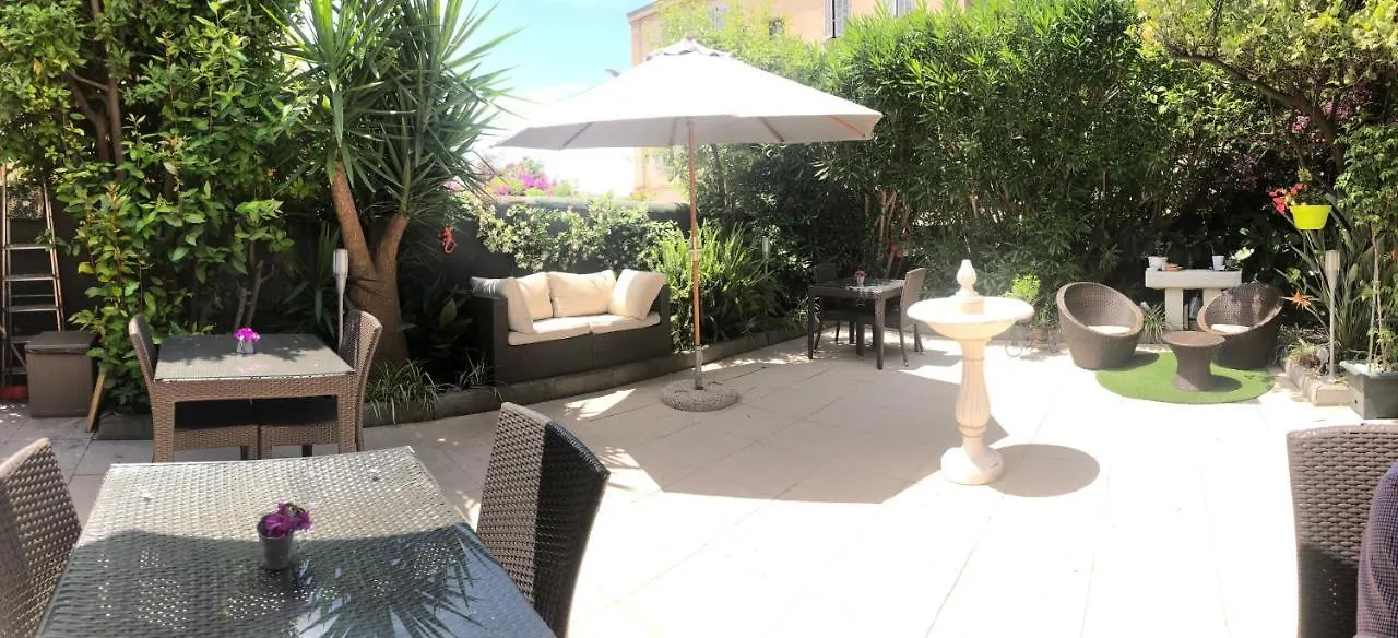 Hotel Chalet De L'Isere Cannes 3*,