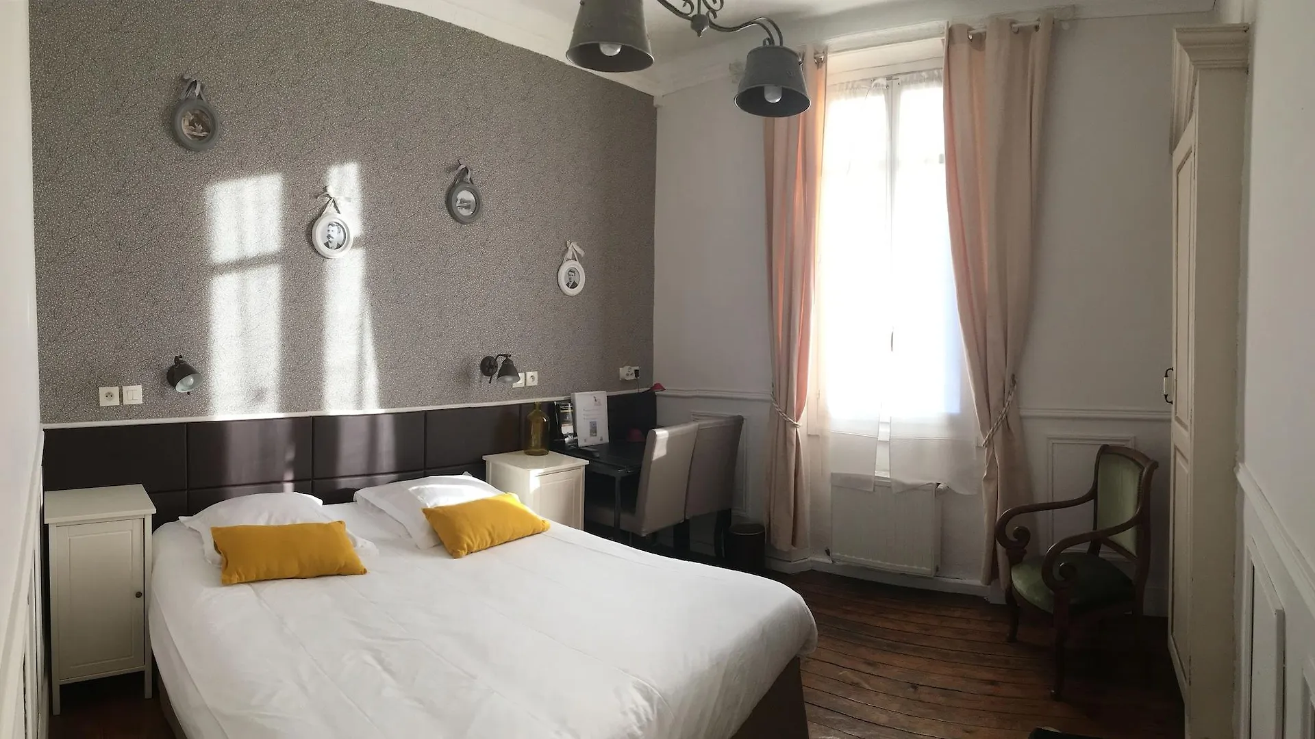 Hotel Chalet De L'Isere Cannes 3*,