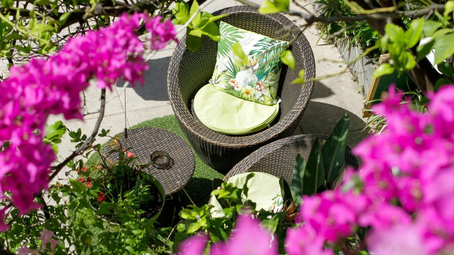 ***  Hotel Chalet De L'Isere Cannes France